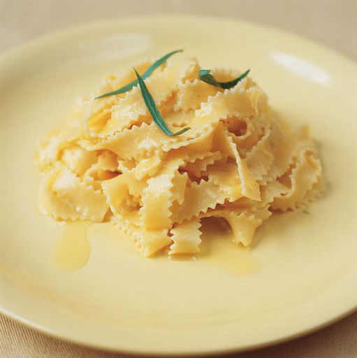 Pasta with creamy lemon sauce