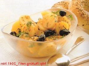 Tunisian potato salad with olives