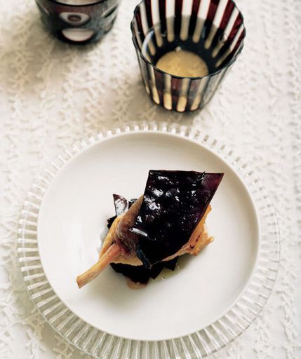 Guinea fowl breast with red cabbage