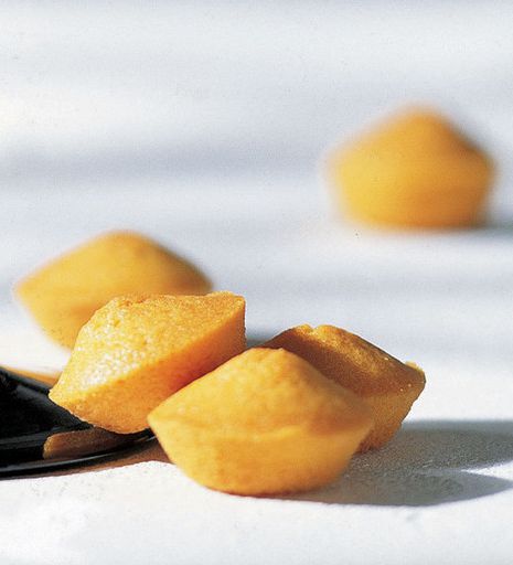 Cakes with saffron