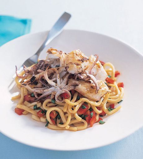 Squid with ginger and spicy noodles