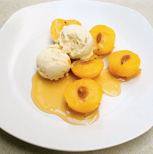 Plums with honey and ice cream with honey, nougat and ginger