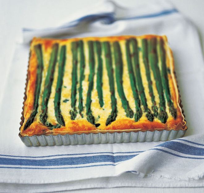 Potato pie with asparagus