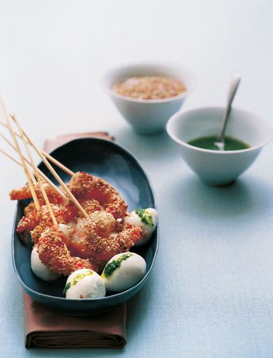 Skewers of mozzarella and shrimp with basil sauce