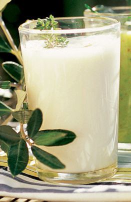 White gazpacho with almonds