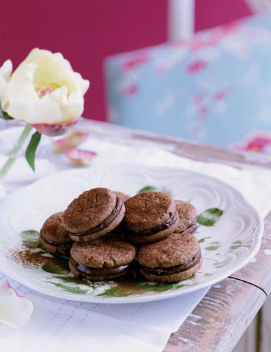 Cookies with chocolate ganache filling