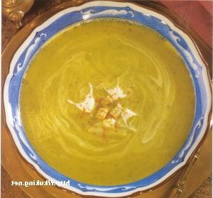 Zucchini soup with curry