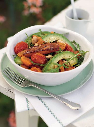 Salad of roasted sweet potatoes and almonds