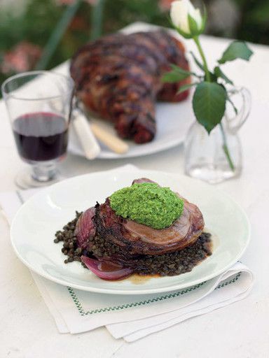 Fillet of lamb with red onion, lentils and peas
