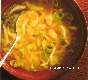 Chicken soup with almonds