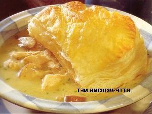 Chicken soup with a lid of dough