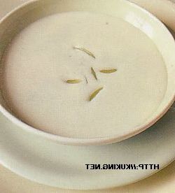 Spanish almond soup with grapes