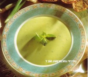 Avocado soup with mint