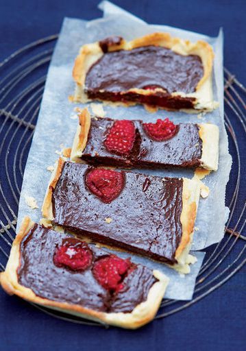 Cake chocolate with raspberries