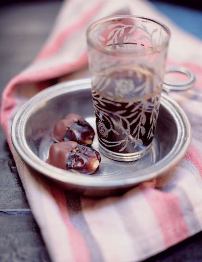 Dates in chocolate filled with almonds