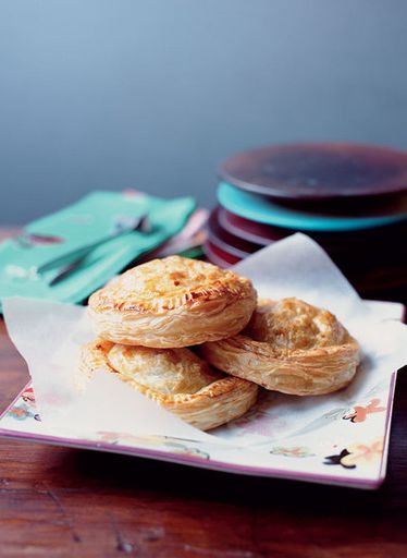 Patties with meat chicken, leek and olives