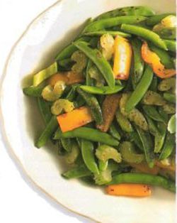 Pea pods with yellow pepper