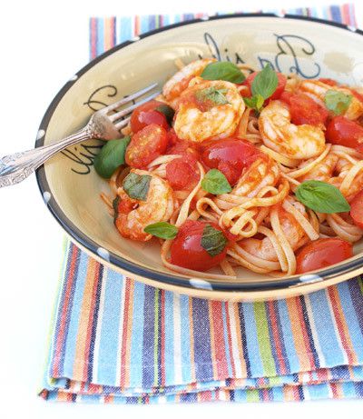 Pasta with shrimp, tomatoes and basil