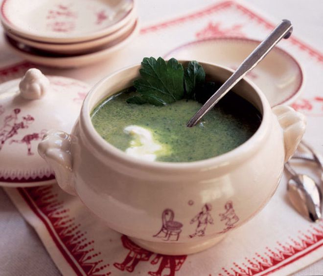 Cream of spinach with egg