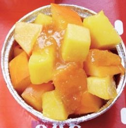 Salad with persimmon and mango