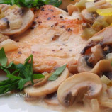 Chicken breast in a sauce of mushrooms and paprika