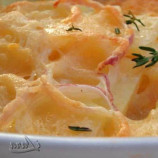 Potatoes au gratin with onions and cheese