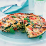 Omelette with zucchini, tomatoes and cheese
