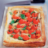 Pie with tomatoes, basil and cheese Talezh