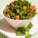 Salad with spinach, dried apricots and walnuts Salad with spinach, dried apricots and walnuts