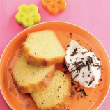 Cupcake with limoncello sauce Cupcake with limoncello sauce