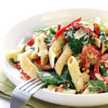 Pasta with spinach and sweet pepper