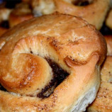 Buns with raisins and cinnamon