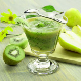 Smoothies of pears and kiwi