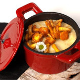 Cake with chanterelles in a pot on the TV channel «Food» Cake with chanterelles in a pot on the TV channel «Food»