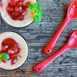 Rice pudding with pomegranate jelly