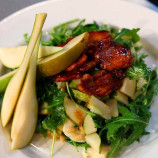 Warm salad with chicken and pear Warm salad with chicken and pear