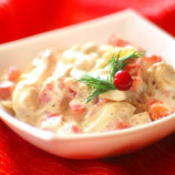 Salad with canned pink salmon and tomatoes Salad with canned pink salmon and tomatoes