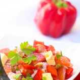 Salad with smoked chicken, tomatoes and walnuts Salad with smoked chicken, tomatoes and walnuts