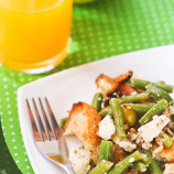 Salad with green beans and feta