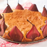 The recipe for the pie with wine pear and marzipan