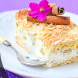 Rabarbribrita, rhubarb cake with meringue