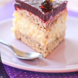 Rice cake with cream and currant jelly