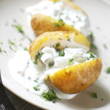 Baked potatoes with herring sauce