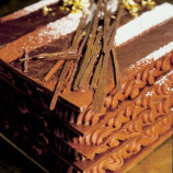 Praline with chocolate-caramel mousse Praline with chocolate-caramel mousse