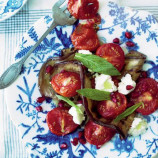 Salad of roasted tomatoes, zucchini, cheese and mint labneh Salad of roasted tomatoes, zucchini, cheese and mint labneh