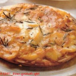 Pizza with potatoes, mozzarella and garlic