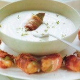 Fondue with goat cheese, thyme, crispy bacon and baked potatoes